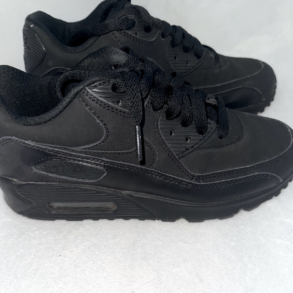 Black Nike air max sneakers